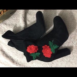 Black rose boots
